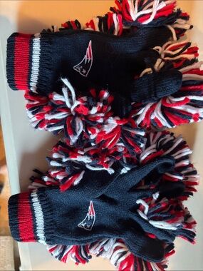 New England Patriots Women's Pom-Pom Mittens - Navy/Red/White